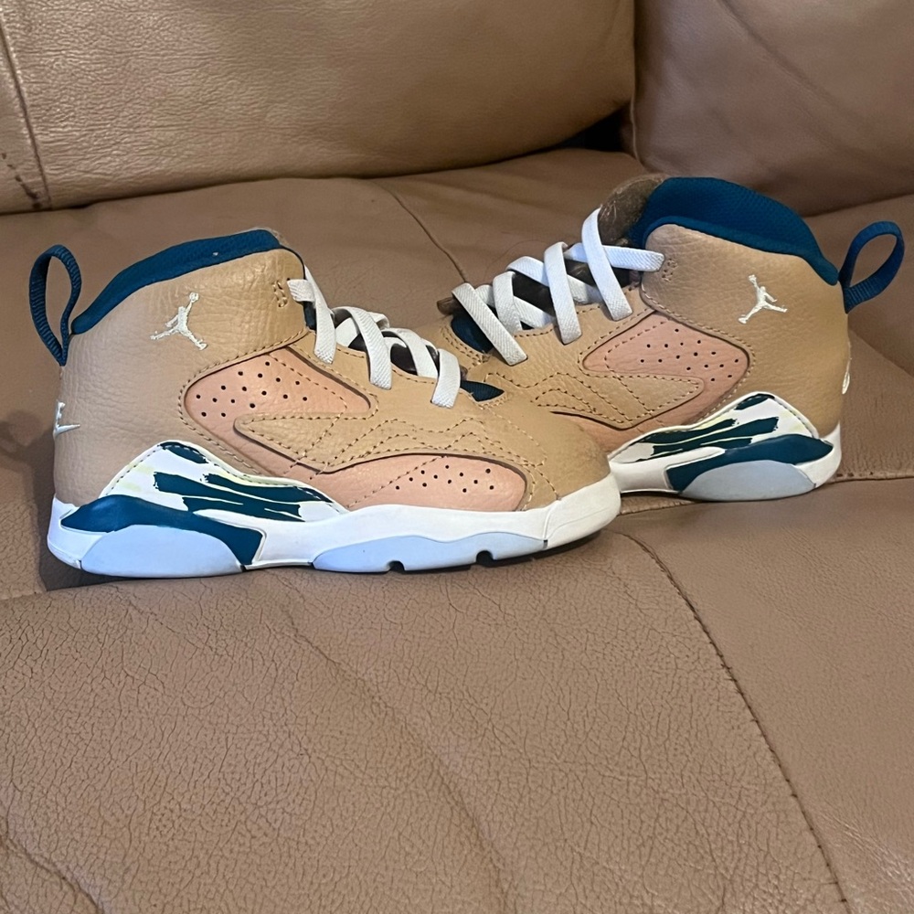 Jordan Kids Sneakers in Tan and Teal
